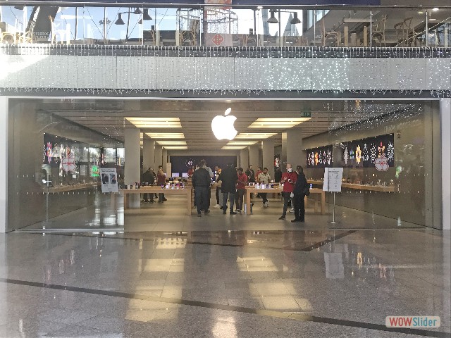 10_Apple center à la Canada