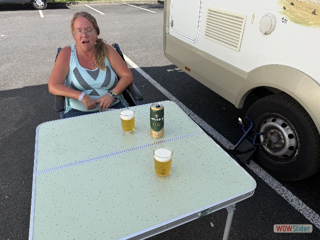 75_Sarlat la Canéda, pause bière 75_Sarlat la Canéda, pause bière