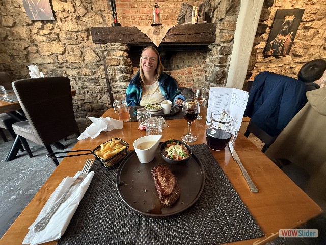 32_Han-sur-Lesse, au restaurant