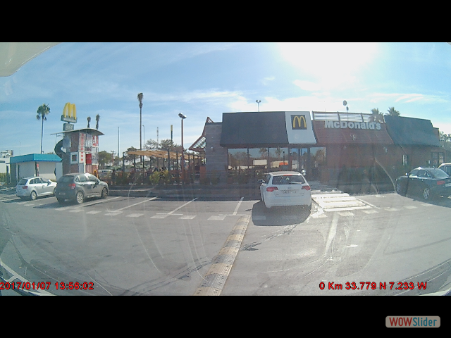 225c_Sur la route un bon resto