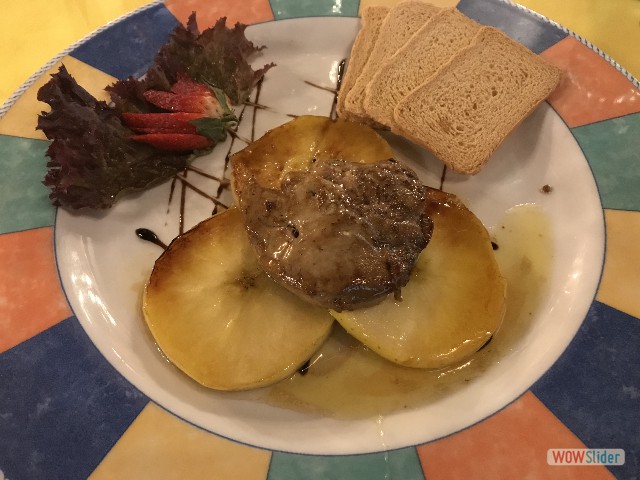 1270_DA Bruno, foie gras poèlé sur un lit de pommes caramelisée