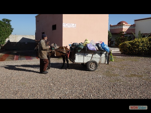 325_Takat, ramassage des poubelles 325_Takat, ramassage des poubelles