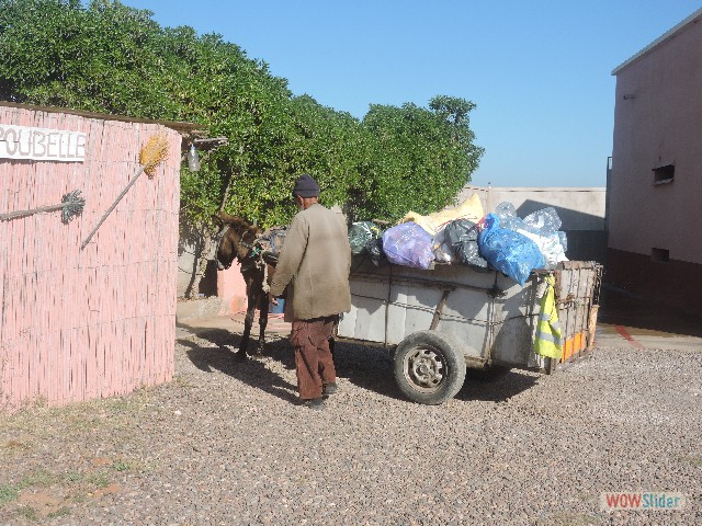328_Takat, ramassage des poubelles 328_Takat, ramassage des poubelles