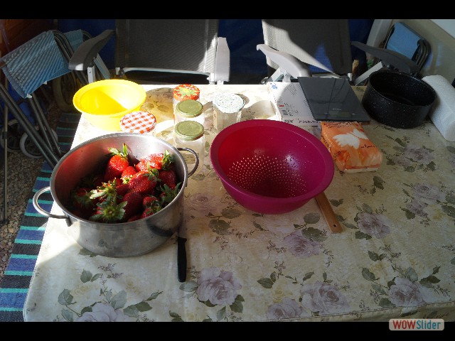843_Préparation confiture de fraises