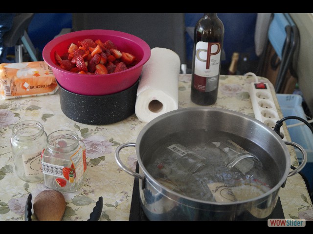 844_Préparation confiture de fraises