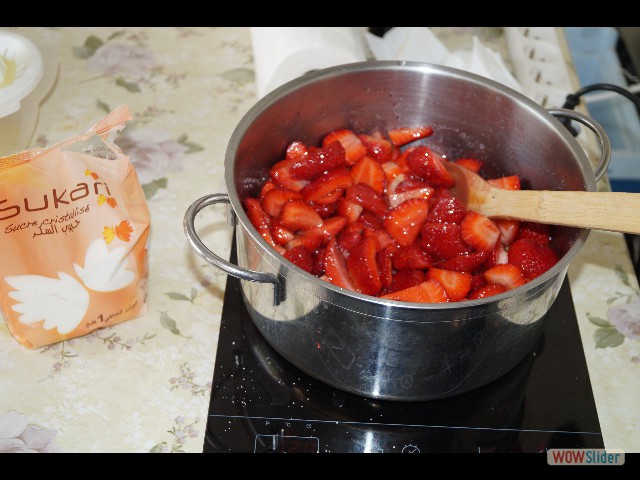 845_Préparation confiture de fraises